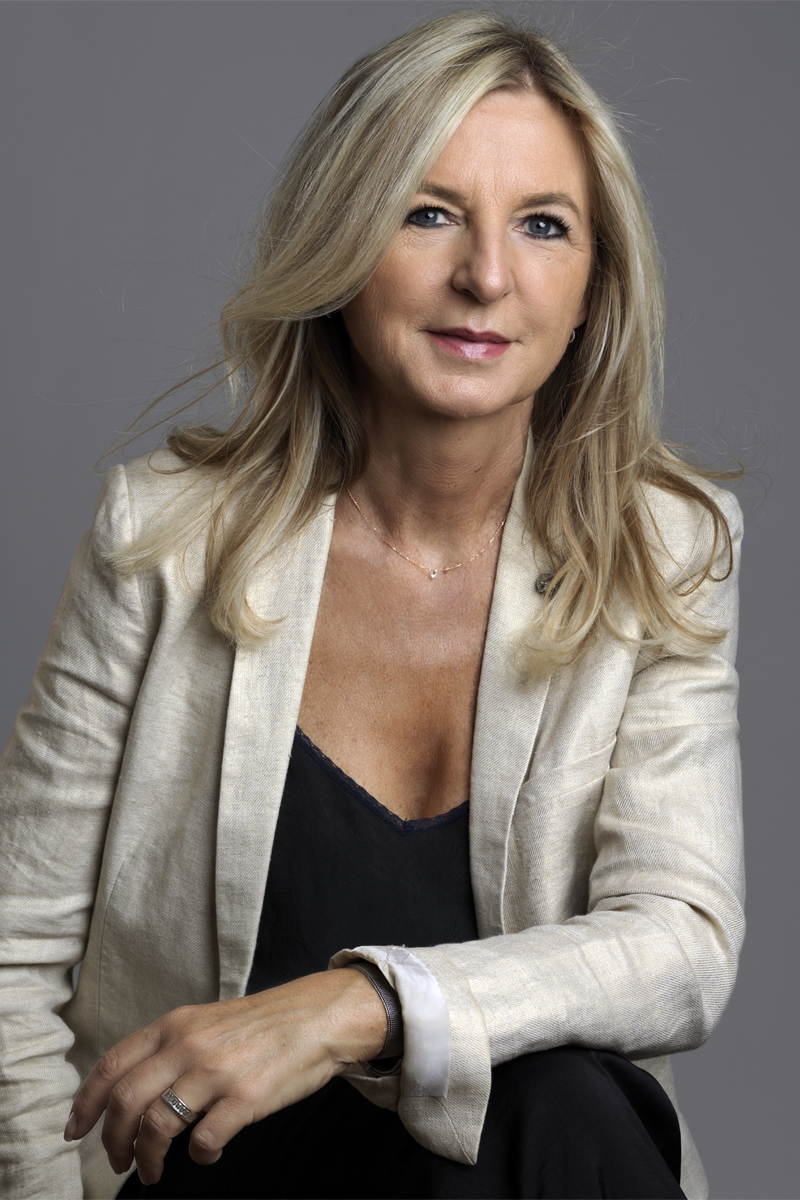 emmanuelle-gallo-experte-beaute-visage-toulon. Portrait d’Emmanuelle Gallo, experte en maquillage permanent et soins esthétiques à Toulon