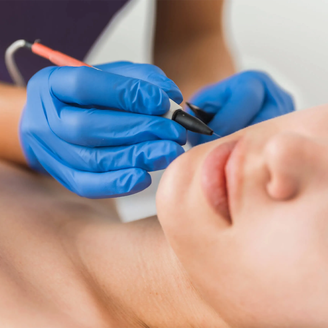 Emmanuelle Gallo en séance de maquillage permanent à Toulon</p>
<p>